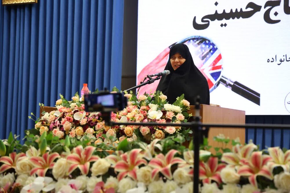 گزارشی از همایش «پدیدارشناسی آرایشهای نوظهور و تأثیر آن بر زیست عفیفانه» / بهرهبرداری مافیای آرایشی و بهداشتی از زنان