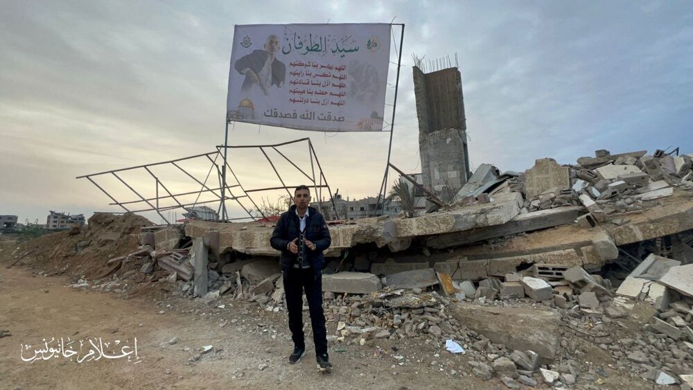 بنر «سید الطوفان » بر فراز منزل یحیی السنوار + تصاویر