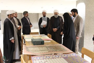 تصاویر/ بازدید مدیر حوزه علمیه خراسان به همراه اعضای شورای اسناد و تراث از مرکز اسناد آستان قدس رضوی