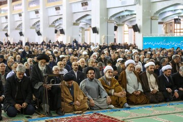 مسئولین برای حفظ اسلام و انقلاب به شهداء اقتدا کنند