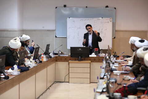 تصاویر/ کارگاه دانش افزایی و مهارت افزایی اساتید راهنما، مشاور و داور پایان نامه های حوزه های علمیه