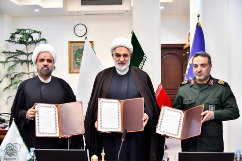 مراسم امضای تفاهمنامه همکاری مشترک بین حوزه علمیه خراسان، سازمان بسیج سازندگی و سازمان بسیج طلاب و روحانیون کشور، در محل مرکز مدیریت این حوزه برگزار شد.