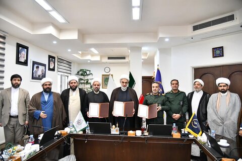 مراسم امضای تفاهمنامه همکاری مشترک بین حوزه علمیه خراسان، سازمان بسیج سازندگی و سازمان بسیج طلاب و روحانیون کشور، در محل مرکز مدیریت این حوزه برگزار شد.