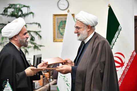 مراسم امضای تفاهمنامه همکاری مشترک بین حوزه علمیه خراسان، سازمان بسیج سازندگی و سازمان بسیج طلاب و روحانیون کشور، در محل مرکز مدیریت این حوزه برگزار شد.