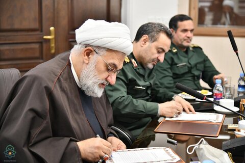 مراسم امضای تفاهمنامه همکاری مشترک بین حوزه علمیه خراسان، سازمان بسیج سازندگی و سازمان بسیج طلاب و روحانیون کشور، در محل مرکز مدیریت این حوزه برگزار شد.