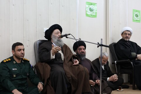 دیدار دست اندرکاران شورای حل اختلاف وجهای عشایر عرب استان با آیت الله موسوی جزایری