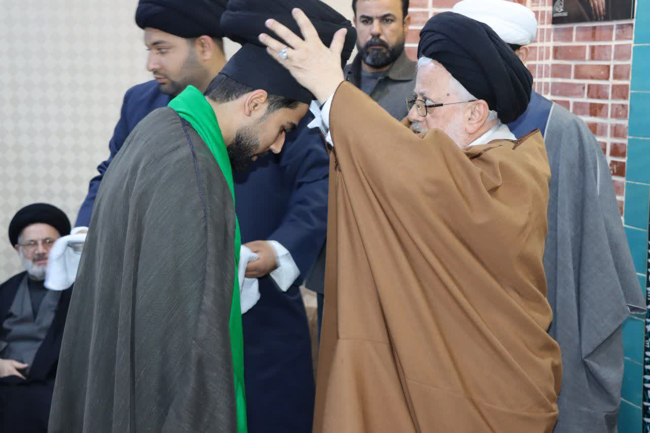 مراسم عمامهگذاری طلاب مدرسه آیتالله دهدشتی آبادان با حضور آیتالله حسینی برگزار شد