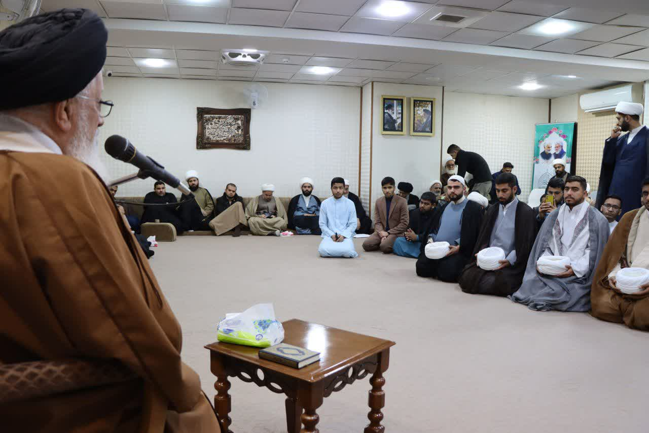 مراسم عمامهگذاری طلاب مدرسه آیتالله دهدشتی آبادان با حضور آیتالله حسینی برگزار شد