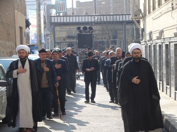 تصاویر/ عزاداری خیابانی مردم چهاربرج در سوگ امام موسی بن جعفر(ع)
