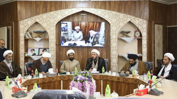 تصاویر/ نشست مدیر تدوین متون حوزه با معاونین پژوهش مدارس علمیه قم