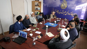 تصاویر/ داوری نهایی و انتخاب برگزیدگان آثار کمیته تجسمی دهمین دوره جشنواره هنر آسمانی