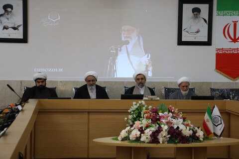 تصاویر|نشست کمیته حوزه و روحانیت ایام الله دهه فجر در اصفهان