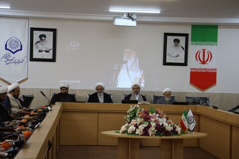 تصاویر|نشست کمیته حوزه و روحانیت ایام الله دهه فجر در اصفهان