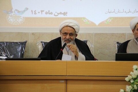 تصاویر|نشست کمیته حوزه و روحانیت ایام الله دهه فجر در اصفهان