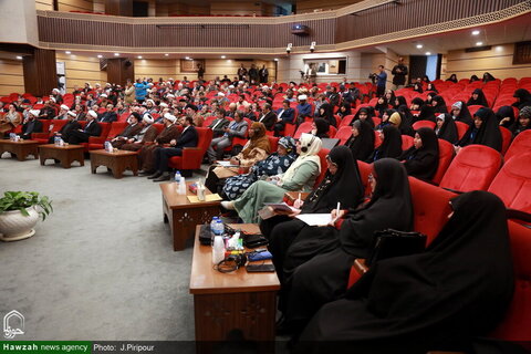 Photos/Conférence internationale des directeurs des centres éducatifs islamiques à Qom