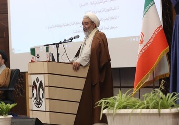 غرب با فریب به دنبال بردگی و غارت ملت‌ها است