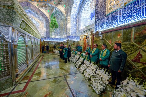 گل‌آرایی ضریح امیرمؤمنان (ع) در استقبال از شب مبعث