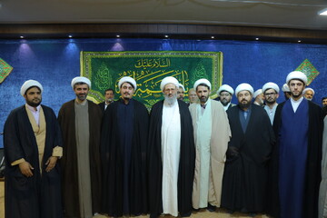 تصاویر/ مراسم عمامه گذاری طلاب  و جشن عید مبعث پیامبر اکرم (ص)