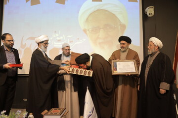 تصاویر / مراسم روز جهانی قرآن کریم و تجلیل از فعالان قرآنی از طرف عتبه حسینی
