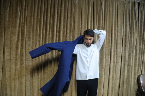 تصاویر/ مراسم عمامه گذاری طلاب  و جشن عید مبعث پیامبر اکرم (ص) با حضور آیت الله فقیه