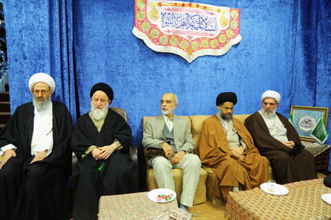 تصاویر/ مراسم عمامه گذاری طلاب  و جشن عید مبعث پیامبر اکرم (ص) با حضور آیت الله فقیه