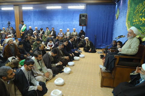 تصاویر/ مراسم عمامه گذاری طلاب  و جشن عید مبعث پیامبر اکرم (ص) با حضور آیت الله فقیه