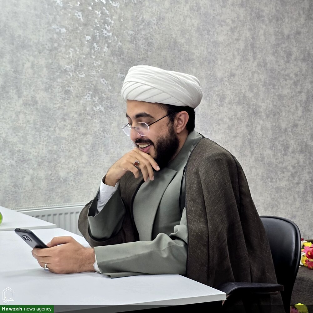 آیین رونمایی از پوستر "ذائقه شیرین" با رویکرد تولید 30 پادکست از صحیفه سجادیه