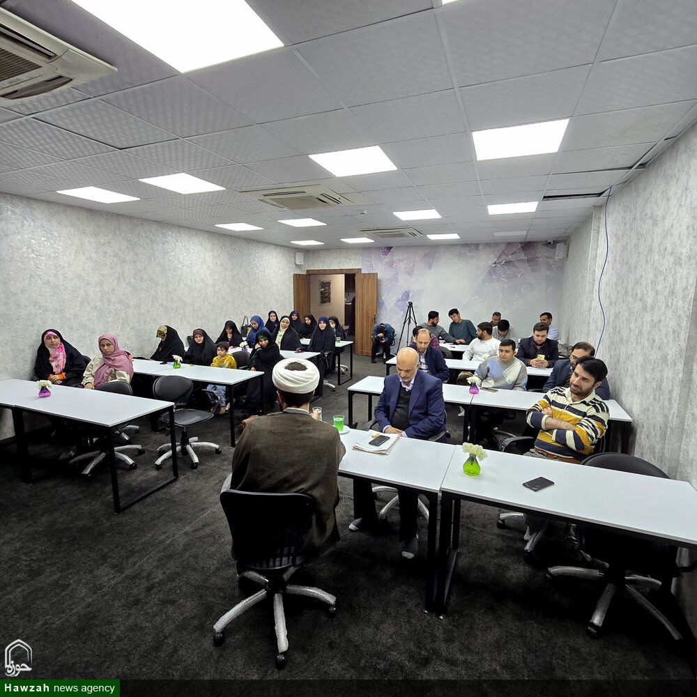 آیین رونمایی از پوستر "ذائقه شیرین" با رویکرد تولید 30 پادکست از صحیفه سجادیه