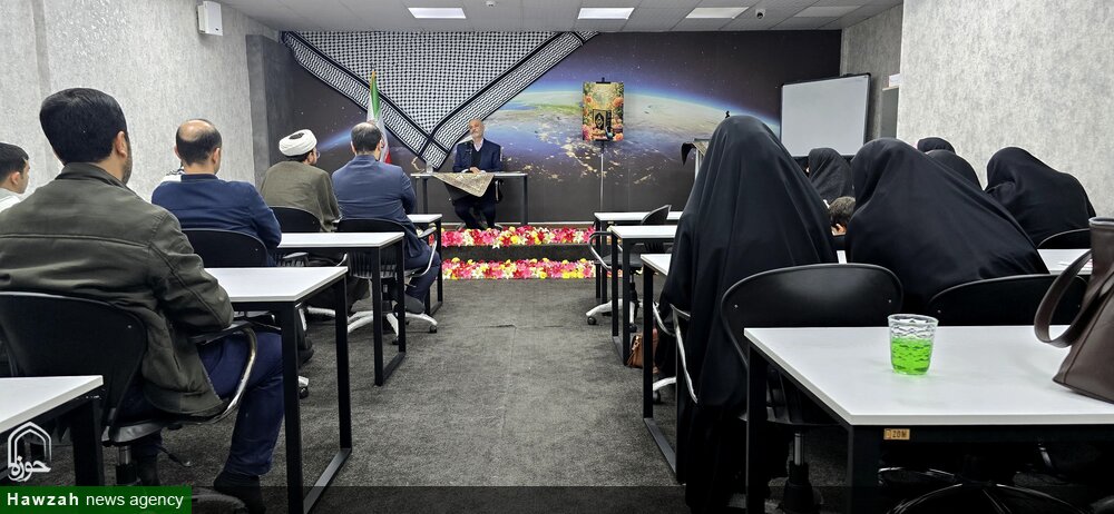 آیین رونمایی از پوستر "ذائقه شیرین" با رویکرد تولید 30 پادکست از صحیفه سجادیه