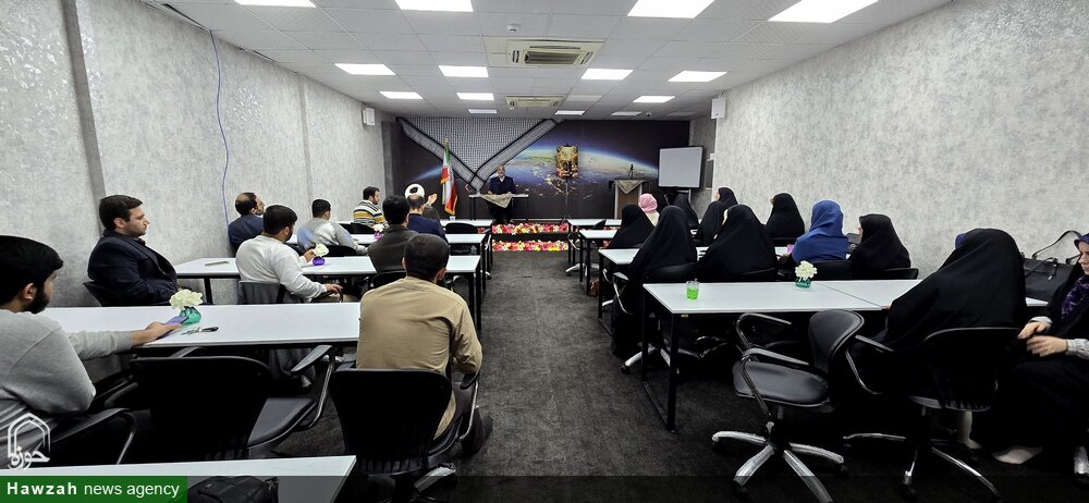 آیین رونمایی از پوستر "ذائقه شیرین" با رویکرد تولید 30 پادکست از صحیفه سجادیه