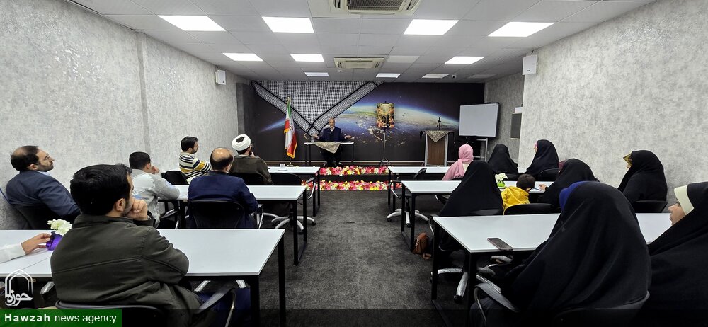 آیین رونمایی از پوستر "ذائقه شیرین" با رویکرد تولید 30 پادکست از صحیفه سجادیه