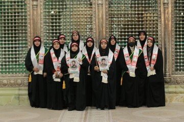 تصاویر/ غبارروبی و عطر افشانی مرقد امام راحل با گلاب کاشان