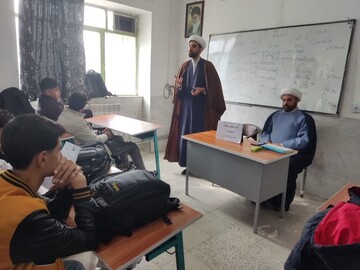 حضور روحانیون در مدارس، نقش مهمی در تقویت ارتباط بین نسل جوان و مفاهیم دینی دارد