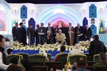 تقدیر از پیشکسوتان قرآنی در فینال چهل‌و یکمین دوره مسابقات بین‌المللی قرآن کریم