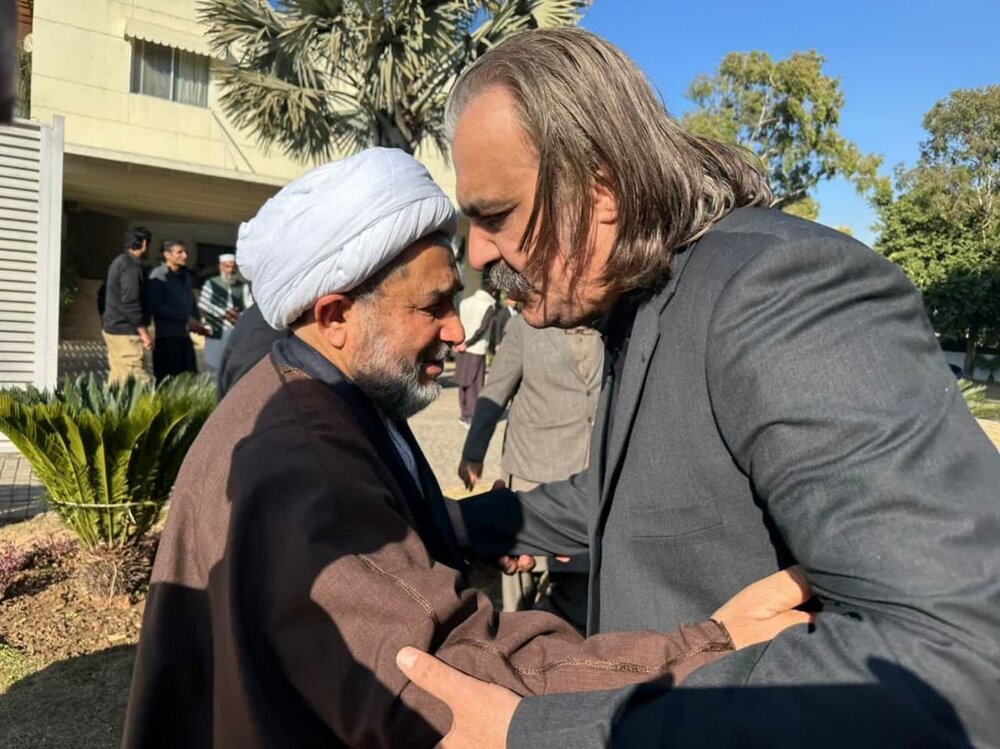 فرقہ واریت اور فتنہ تکفیر امت کو کمزور کرنے کا سبب ہے، اسی سے دہشتگردی جنم لیتی ہے اور ملکی سالمیت کو بھی اس سے خطرہ ہے