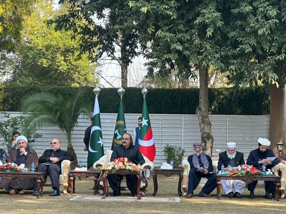 فرقہ واریت اور فتنہ تکفیر امت کو کمزور کرنے کا سبب ہے، اسی سے دہشتگردی جنم لیتی ہے اور ملکی سالمیت کو بھی اس سے خطرہ ہے