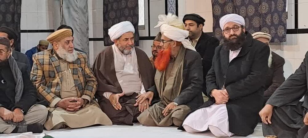 فرقہ واریت اور فتنہ تکفیر امت کو کمزور کرنے کا سبب ہے، اسی سے دہشتگردی جنم لیتی ہے اور ملکی سالمیت کو بھی اس سے خطرہ ہے