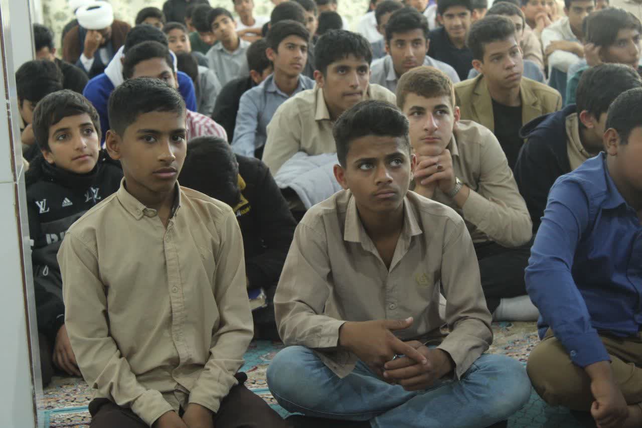 چهل و سومین مسابقات قرآن عترت و نماز ویژه دانش آموزان برگزار شد