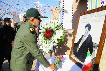 تصاویر / مراسم گرامیداشت یوم الله ۱۲ بهمن و آغاز جشن‌های دهه فجر در قم