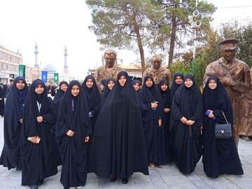 تصاویر/ اردوی زیارتی قم ویژه طلاب مدرسه علمیه ریحانه النبی اراک