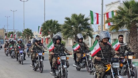 تصاویر/ رژه موتوری به مناسبت دوازده بهمن ماه جاسک