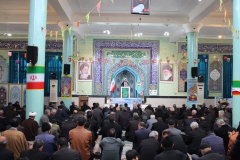 تصاویر/ اقامه نماز جمعه تکاب