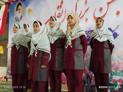 تصاویر جشن آغاز دهه مبارک فجر در مصلای الغدیر خرم آباد