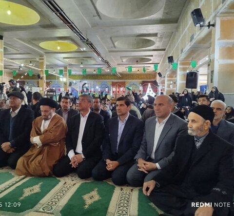 تصاویر جشن آغاز دهه مبارک فجر در مصلای الغدیر خرم آباد