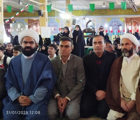 تصاویر جشن آغاز دهه مبارک فجر در مصلای الغدیر خرم آباد