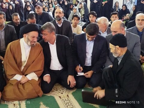 تصاویر جشن آغاز دهه مبارک فجر در مصلای الغدیر خرم آباد