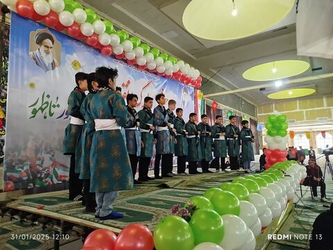 تصاویر جشن آغاز دهه مبارک فجر در مصلای الغدیر خرم آباد