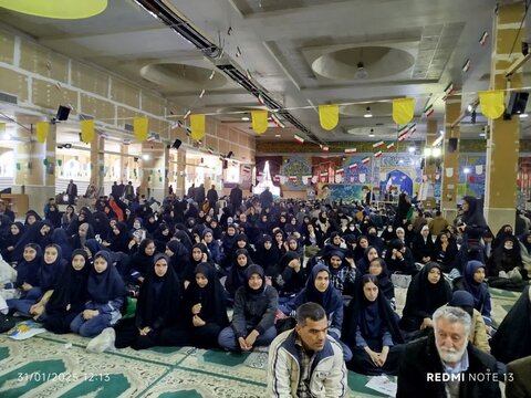 تصاویر جشن آغاز دهه مبارک فجر در مصلای الغدیر خرم آباد