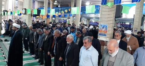 تصاویر اقامه نماز جمعه و جشن آغار ایام الله فجر در الیگودرز