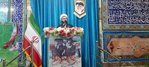 تصاویر اقامه نماز جمعه و جشن آغار ایام الله فجر در الیگودرز